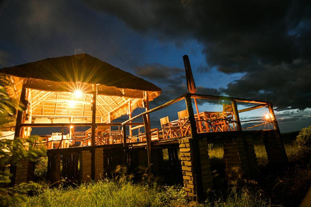 Kazinga Wilderness Safari Camp Hotel Касесе Екстериор снимка