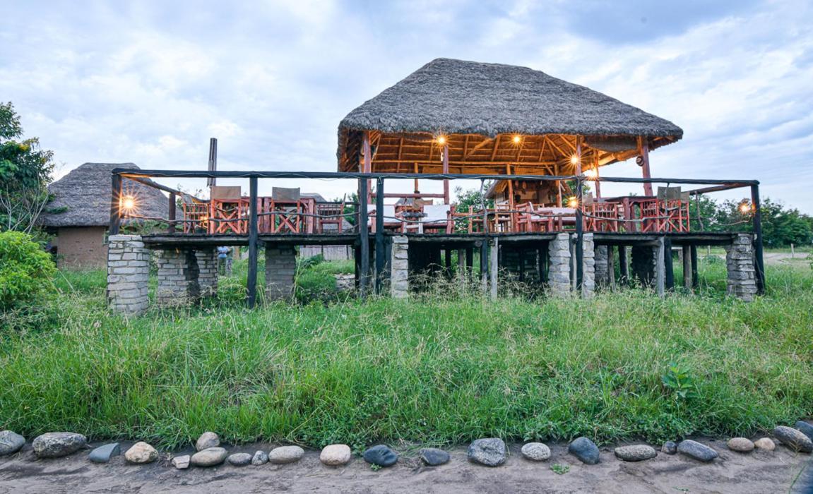 Kazinga Wilderness Safari Camp Hotel Касесе Екстериор снимка