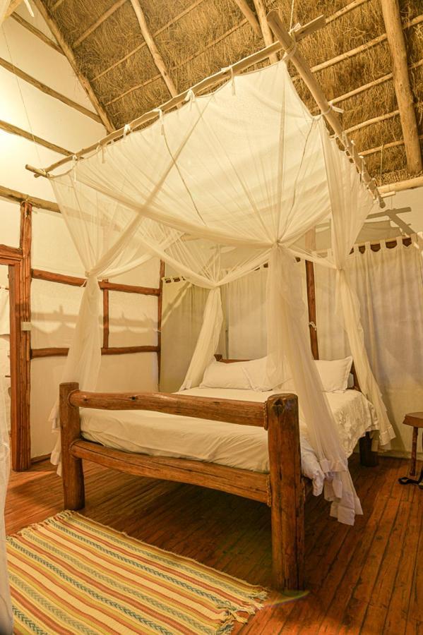 Kazinga Wilderness Safari Camp Hotel Касесе Екстериор снимка