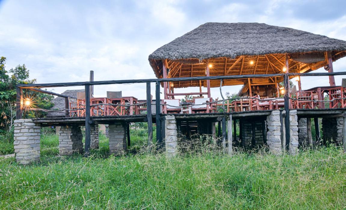 Kazinga Wilderness Safari Camp Hotel Касесе Екстериор снимка