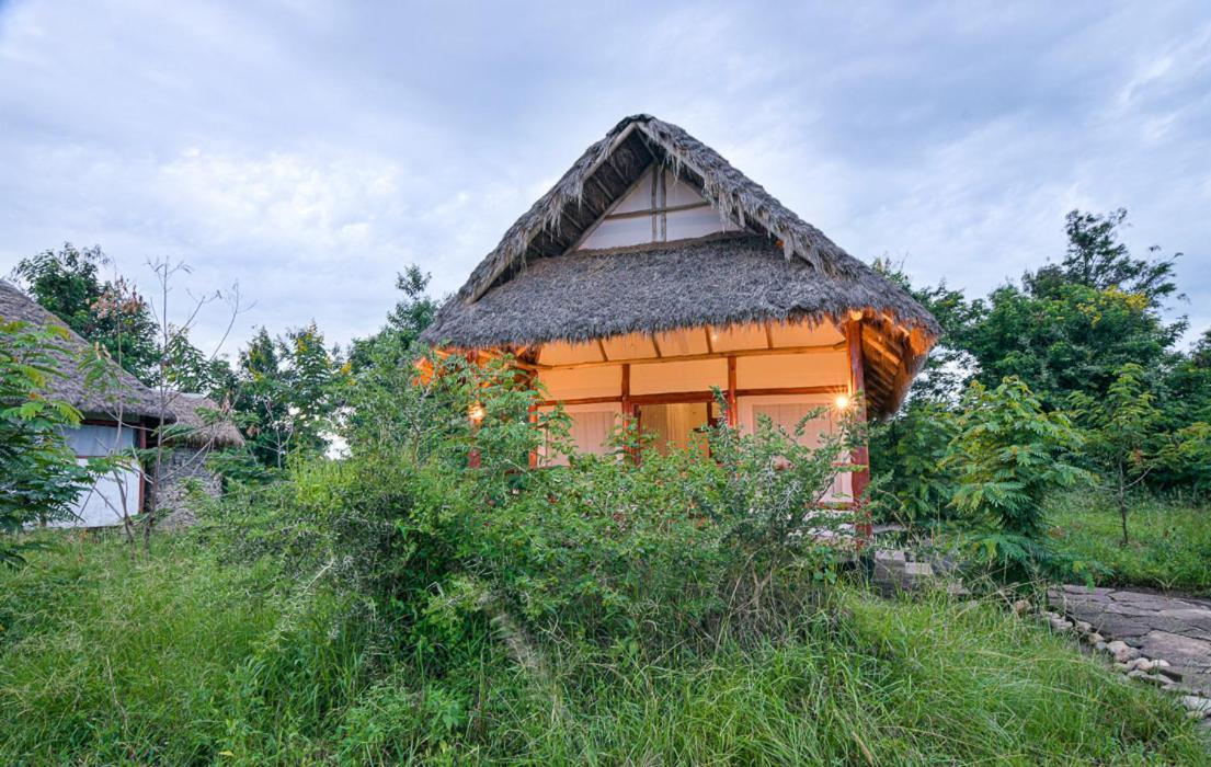 Kazinga Wilderness Safari Camp Hotel Касесе Екстериор снимка